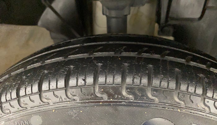 2018 Renault Kwid RXT, Petrol, Manual, 19,420 km, Right Front Tyre Tread