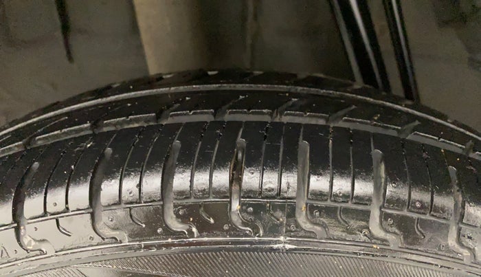 2018 Renault Kwid RXT, Petrol, Manual, 19,420 km, Right Rear Tyre Tread