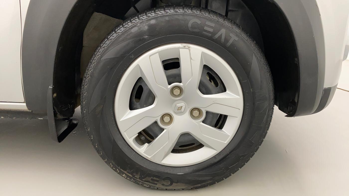 2018 Renault Kwid RXT, Petrol, Manual, 19,420 km, Right Front Wheel