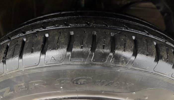 2018 Maruti Swift VXI, Petrol, Manual, 20,439 km, Right Front Tyre Tread