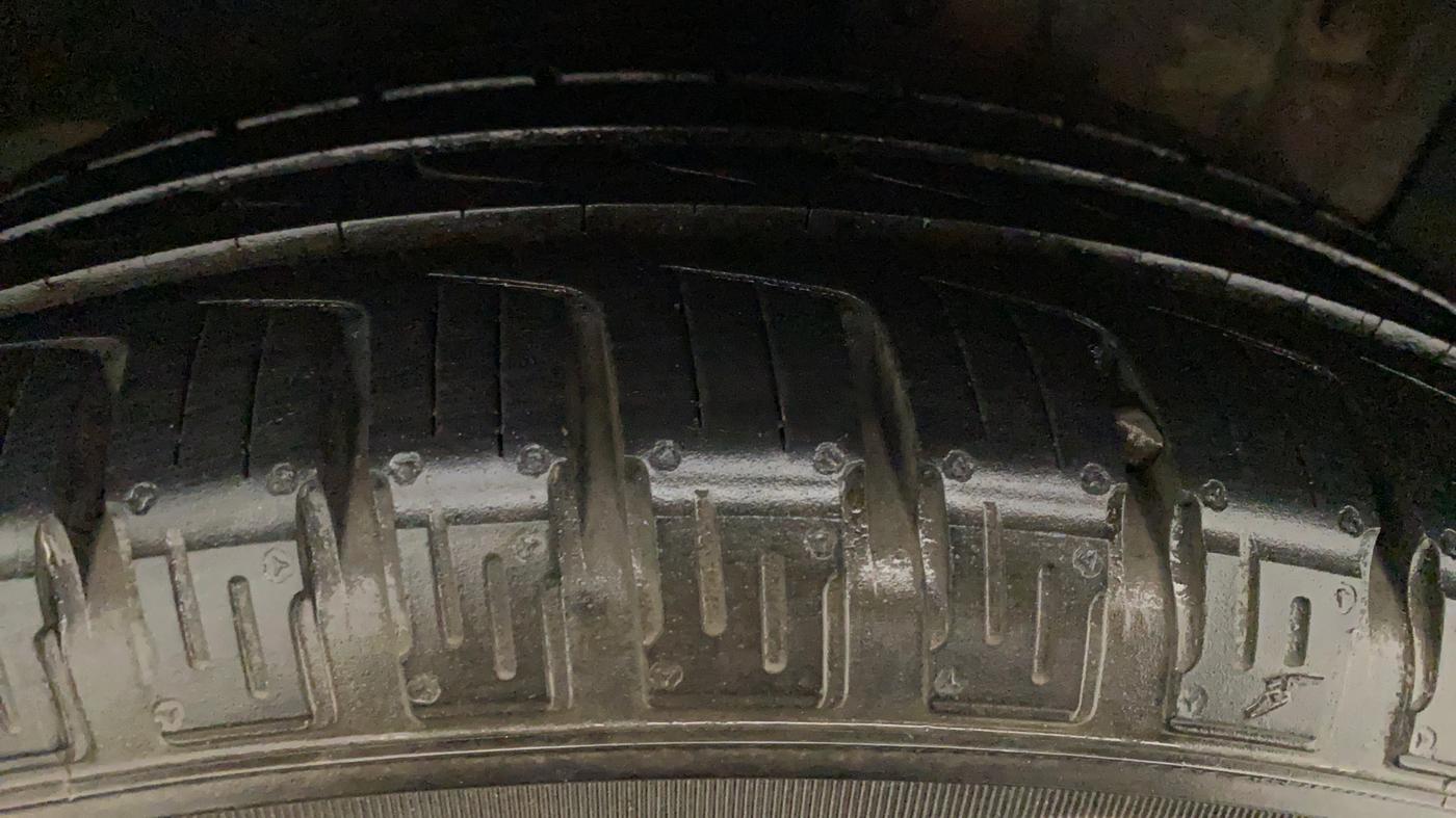 2013 Honda CRV 2.0L 2WD MT, Petrol, Manual, 1,01,898 km, Right Front Tyre Tread
