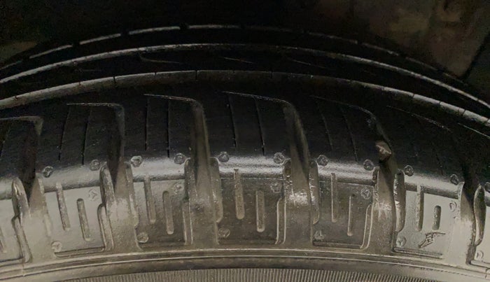 2013 Honda CRV 2.0L 2WD MT, Petrol, Manual, 1,01,898 km, Right Front Tyre Tread