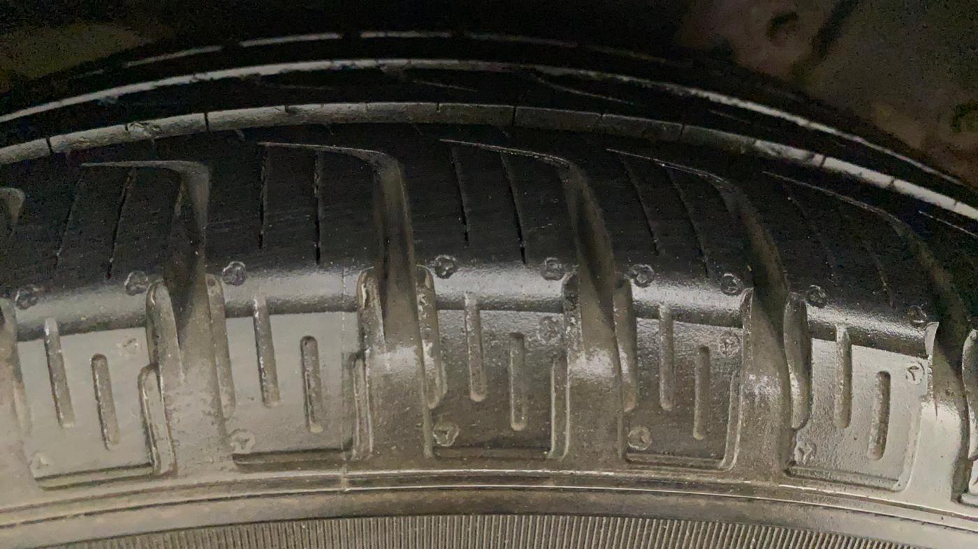 2013 Honda CRV 2.0L 2WD MT, Petrol, Manual, 1,01,898 km, Left Rear Tyre Tread