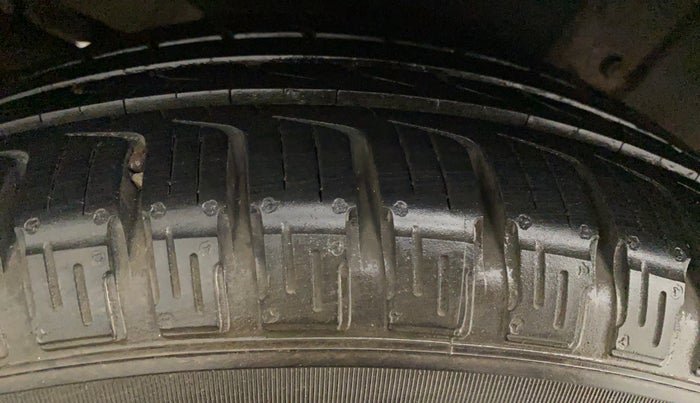 2013 Honda CRV 2.0L 2WD MT, Petrol, Manual, 1,01,898 km, Right Rear Tyre Tread