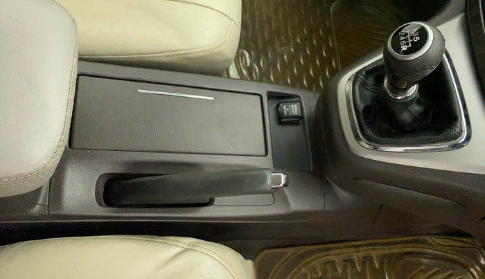 2013 Honda CRV 2.0L 2WD MT, Petrol, Manual, 1,01,898 km, Gear Lever