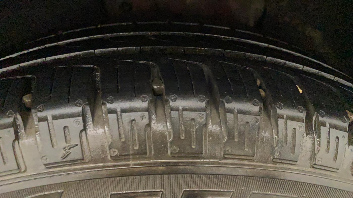2013 Honda CRV 2.0L 2WD MT, Petrol, Manual, 1,01,898 km, Left Front Tyre Tread