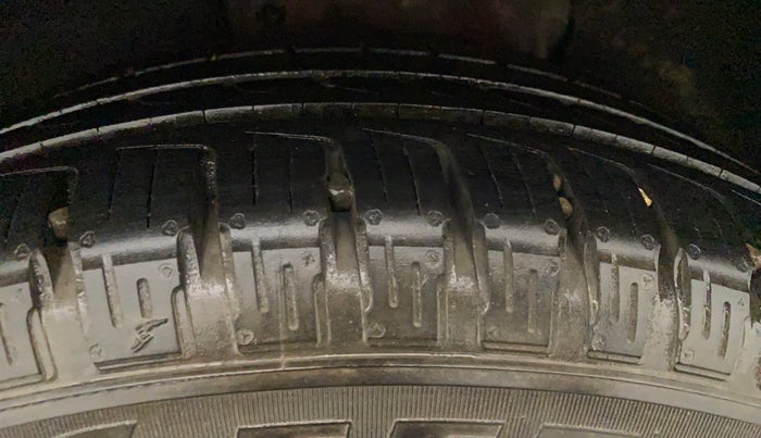 2013 Honda CRV 2.0L 2WD MT, Petrol, Manual, 1,01,898 km, Left Front Tyre Tread