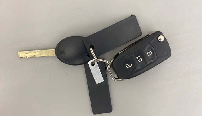 2022 Tata NEXON XM SUNROOF PETROL, Petrol, Manual, 23,108 km, Key Close Up