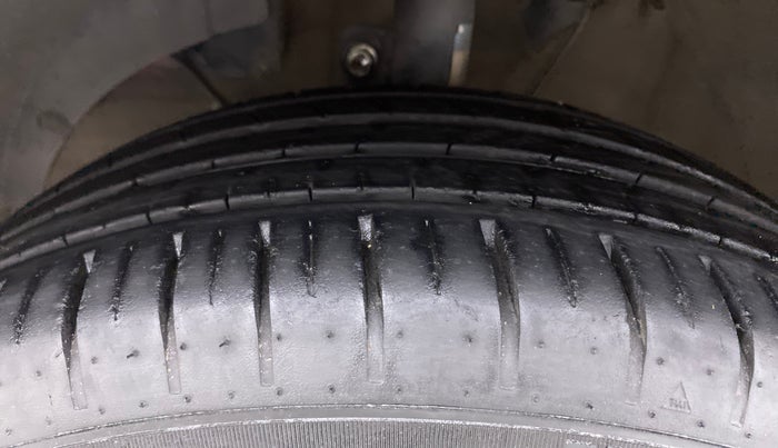 2021 Maruti Baleno ZETA PETROL 1.2, Petrol, Manual, 36,964 km, Left Front Tyre Tread