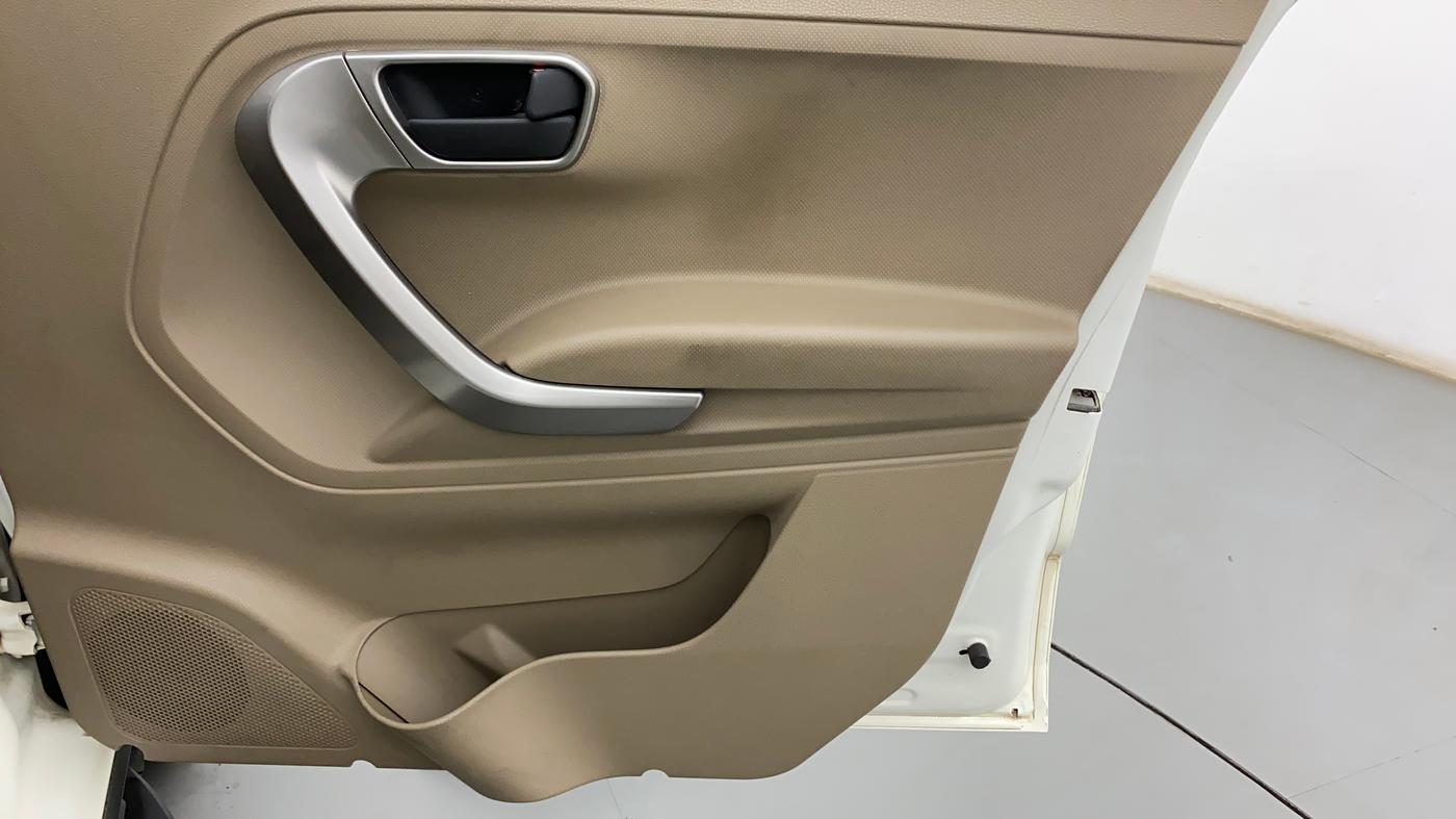 2022 Mahindra BOLERO NEO N 10 (O), Diesel, Manual, 64,550 km, Driver Side Door Panels Control