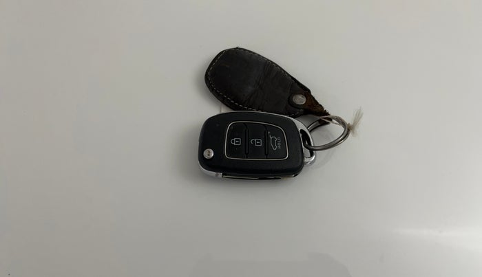 2022 Hyundai VENUE S 1.2, Petrol, Manual, 17,574 km, Key Close Up