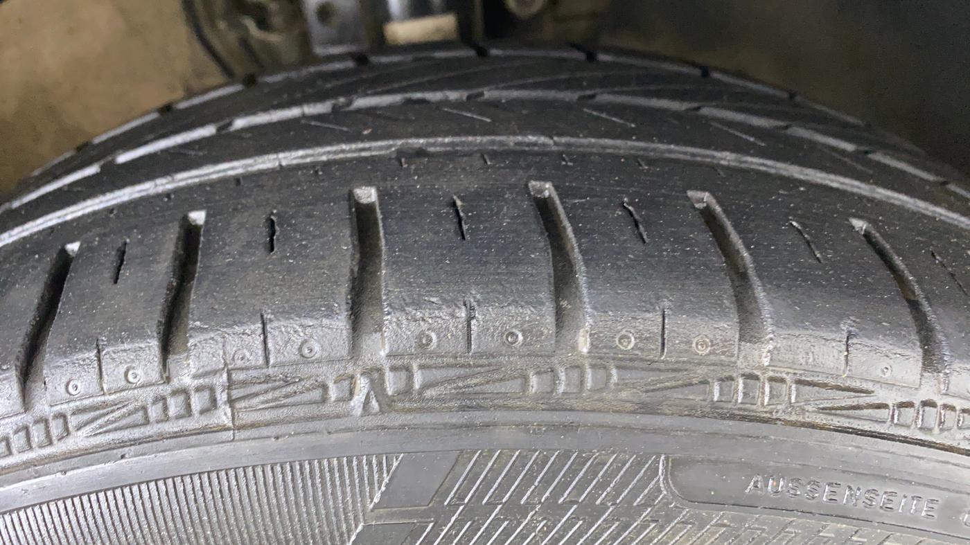 2019 Volkswagen Vento HIGHLINE DIESEL, Diesel, Manual, 42,255 km, Right Front Tyre Tread