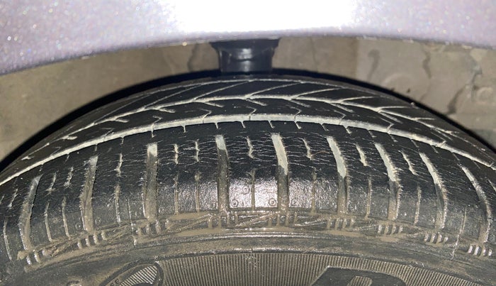 2017 Hyundai Eon MAGNA +, Petrol, Manual, 16,511 km, Right Front Tyre Tread