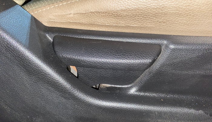 2017 Hyundai Eon MAGNA +, Petrol, Manual, 16,511 km, Driver Side Adjustment Panel