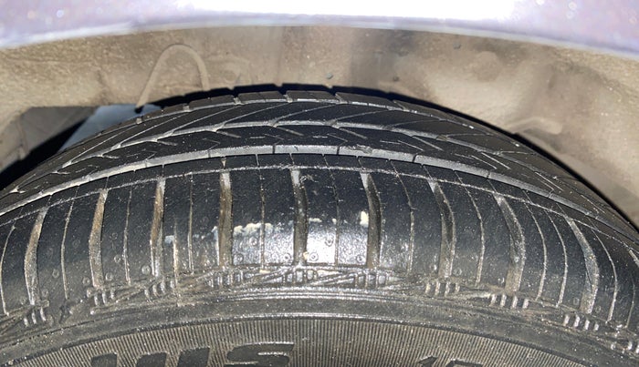 2017 Hyundai Eon MAGNA +, Petrol, Manual, 16,511 km, Right Rear Tyre Tread