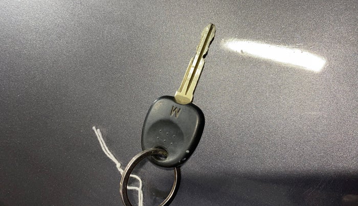 2017 Hyundai Eon MAGNA +, Petrol, Manual, 16,511 km, Key Close Up