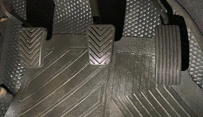 2017 Hyundai Eon MAGNA +, Petrol, Manual, 16,511 km, Pedals