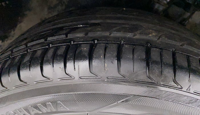 2016 Toyota Corolla Altis VL AT, Petrol, Automatic, 1,37,038 km, Right Front Tyre Tread