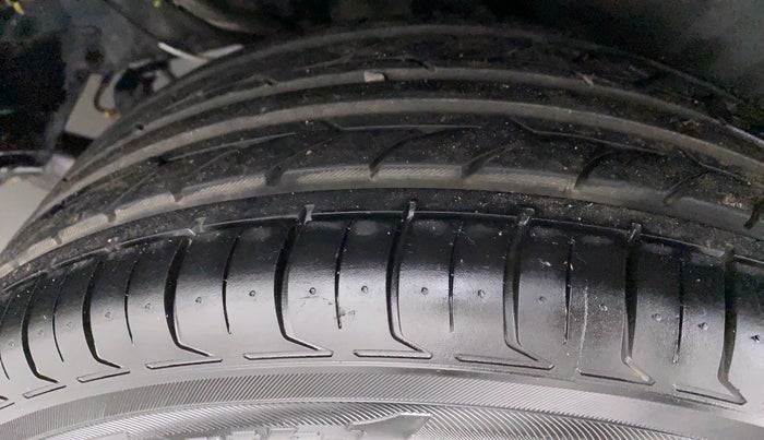 2016 Toyota Corolla Altis VL AT, Petrol, Automatic, 1,37,038 km, Left Rear Tyre Tread