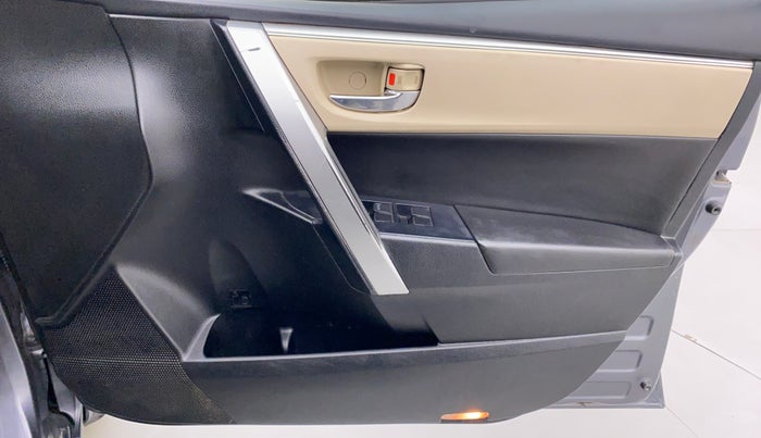 2016 Toyota Corolla Altis VL AT, Petrol, Automatic, 1,37,038 km, Driver Side Door Panels Control