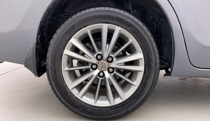 2016 Toyota Corolla Altis VL AT, Petrol, Automatic, 1,37,038 km, Right Rear Wheel