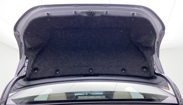 2016 Toyota Corolla Altis VL AT, Petrol, Automatic, 1,37,038 km, Boot Door Open