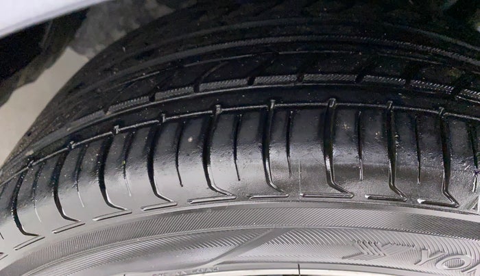 2016 Toyota Corolla Altis VL AT, Petrol, Automatic, 1,37,038 km, Left Front Tyre Tread