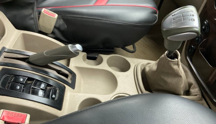 2014 Mahindra Scorpio VLX 2WD AIRBAG, Diesel, Manual, 71,234 km, Gear Lever