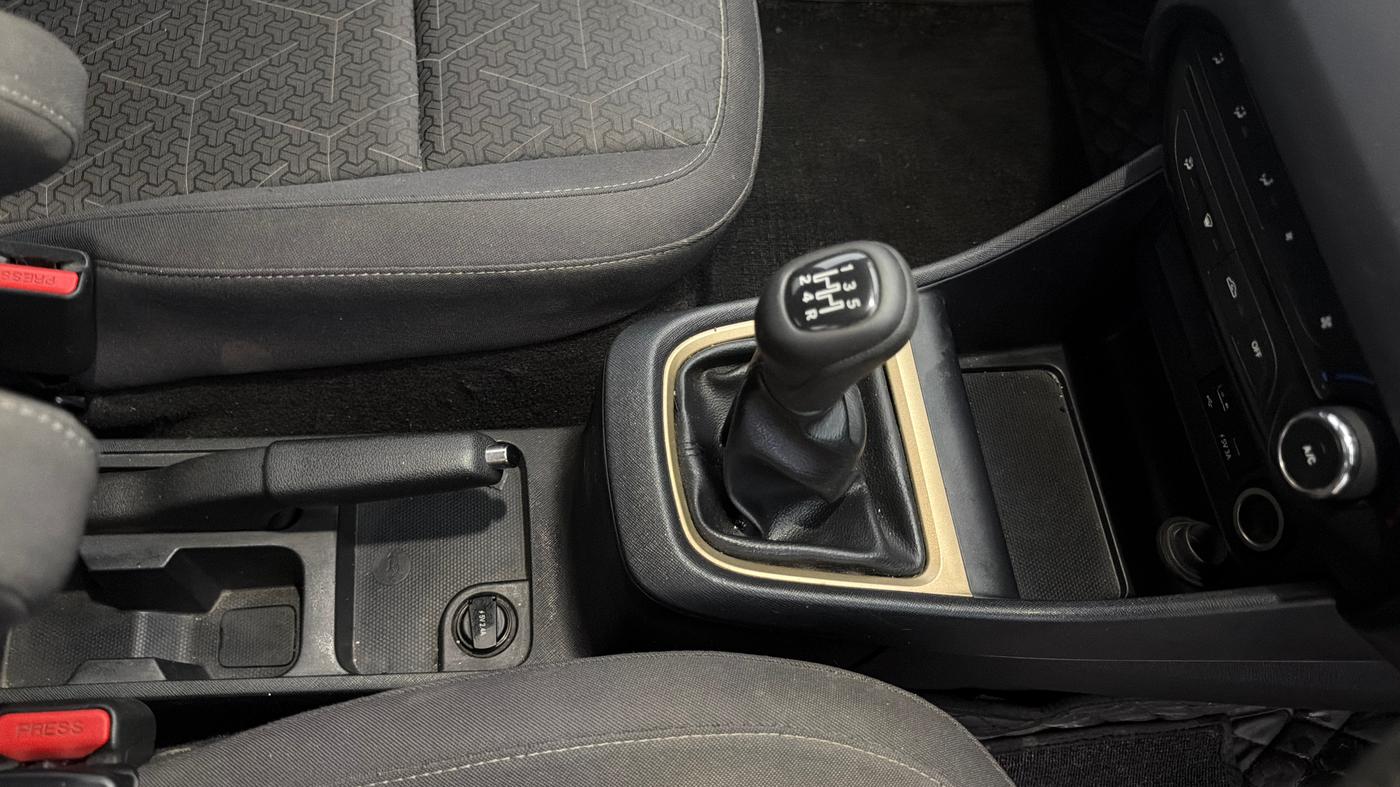 2023 Tata PUNCH ACCOMPLISHED DAZZLE SUNROOF CNG MT, CNG, Manual, 81,360 km, Gear Lever