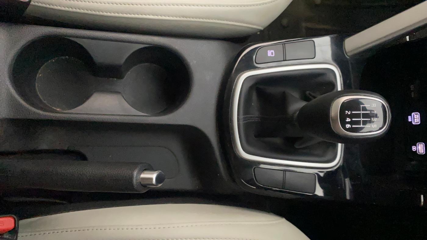 2021 KIA SELTOS HTX 1.5 PETROL, Petrol, Manual, 26,335 km, Gear Lever