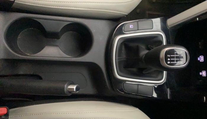 2021 KIA SELTOS HTX 1.5 PETROL, Petrol, Manual, 26,323 km, Gear Lever