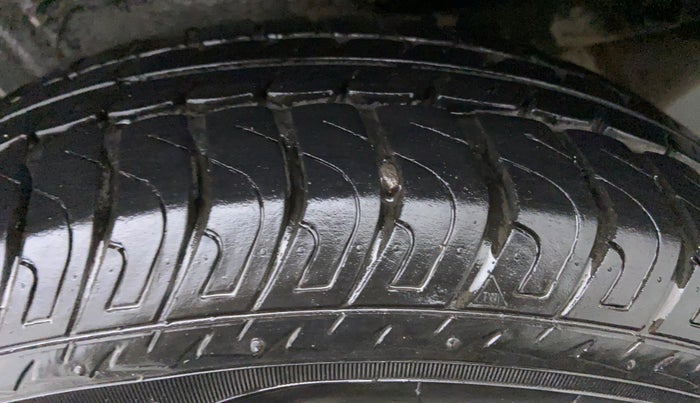 2016 Maruti Wagon R 1.0 VXI, Petrol, Manual, 66,675 km, Left Front Tyre Tread