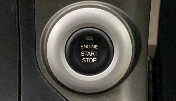 2016 Mahindra XUV500 W10, Diesel, Manual, 74,471 km, Keyless Start/ Stop Button