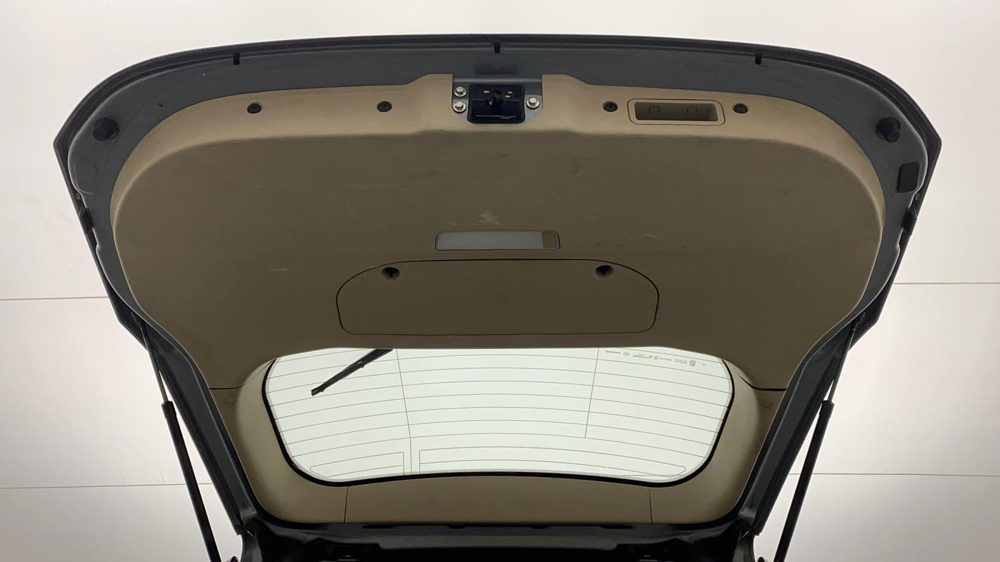 2016 Mahindra XUV500 W10, Diesel, Manual, 74,471 km, Boot Door Open