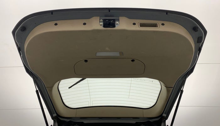 2016 Mahindra XUV500 W10, Diesel, Manual, 74,471 km, Boot Door Open