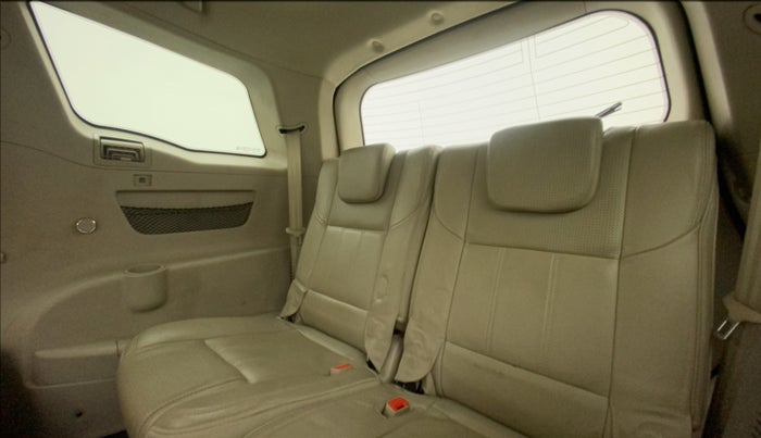 2016 Mahindra XUV500 W10, Diesel, Manual, 74,471 km, Third Seat Row ( optional )