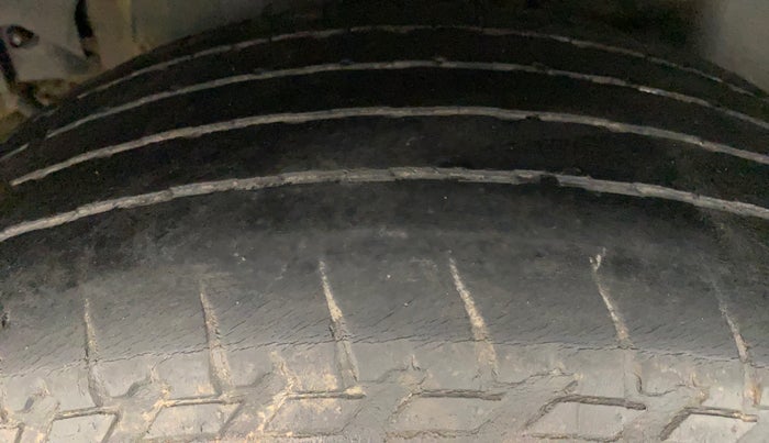 2016 Mahindra XUV500 W10, Diesel, Manual, 74,471 km, Right Rear Tyre Tread