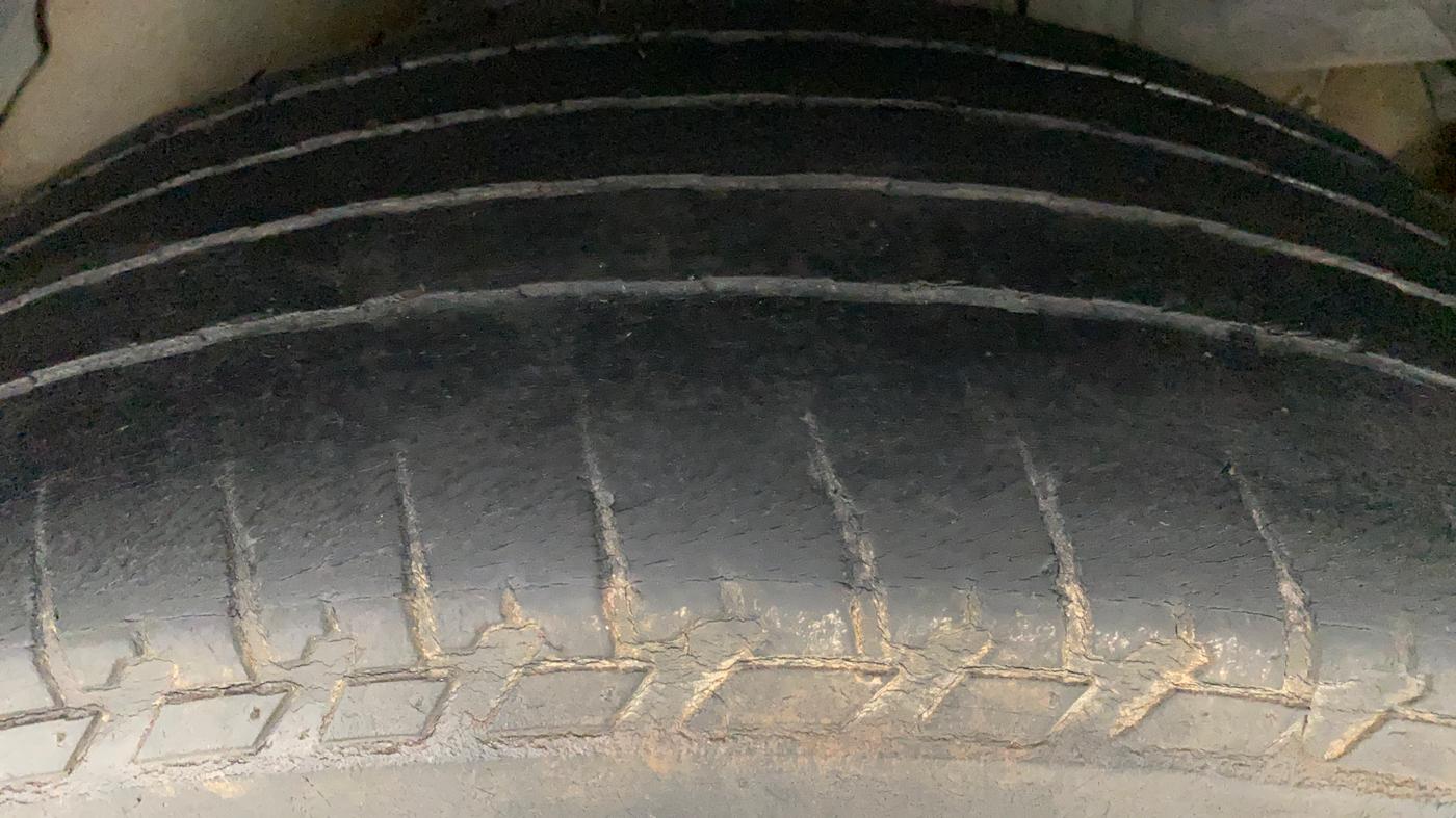 2016 Mahindra XUV500 W10, Diesel, Manual, 74,471 km, Left Rear Tyre Tread