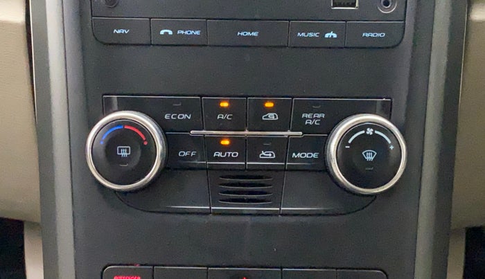 2016 Mahindra XUV500 W10, Diesel, Manual, 74,471 km, Automatic Climate Control