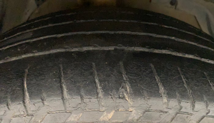 2016 Mahindra XUV500 W10, Diesel, Manual, 74,471 km, Right Front Tyre Tread