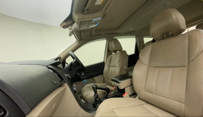 2016 Mahindra XUV500 W10, Diesel, Manual, 74,471 km, Right Side Front Door Cabin
