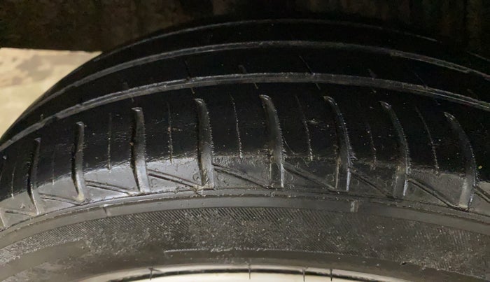 2019 Renault Kwid RXL, Petrol, Manual, 64,436 km, Right Rear Tyre Tread