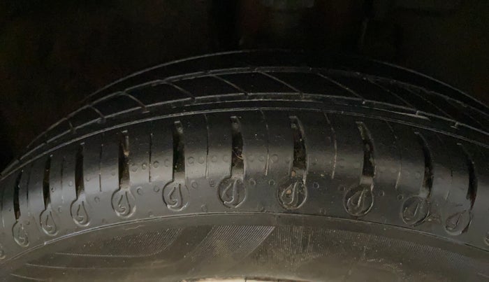 2019 Renault Kwid RXL, Petrol, Manual, 64,436 km, Right Front Tyre Tread