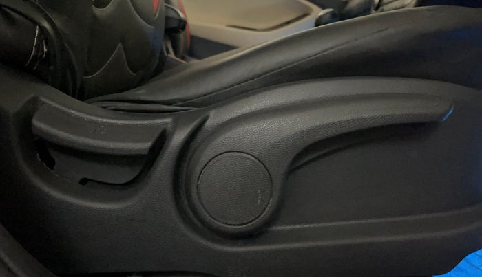 2015 Hyundai i20 Active 1.2 SX, Petrol, Manual, 65,480 km, Driver Side Adjustment Panel