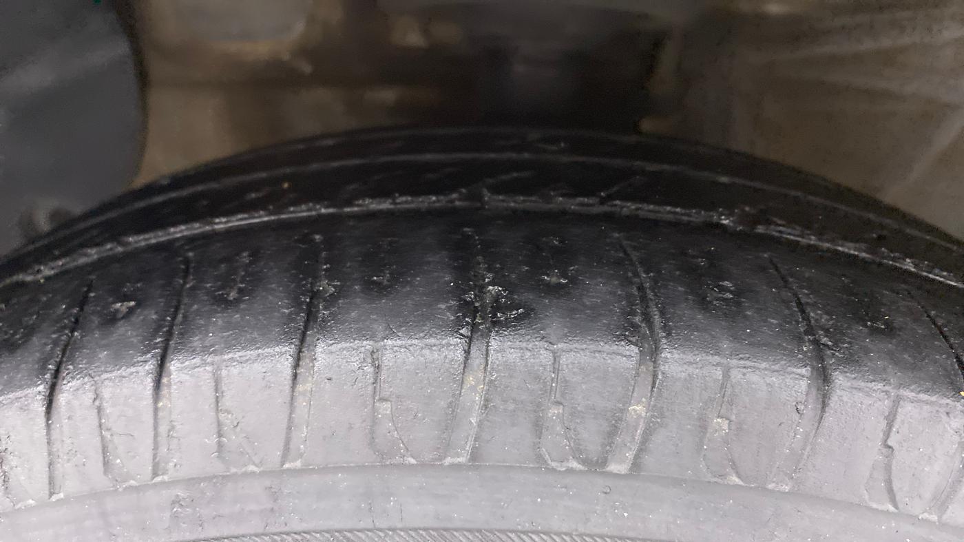 2018 Hyundai Grand i10 ASTA U2 1.2 CRDI, Diesel, Manual, 98,742 km, Left Front Tyre Tread