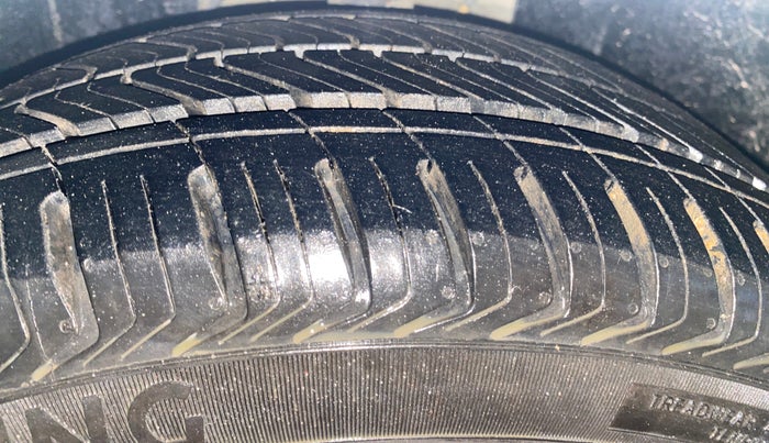 2021 Tata ALTROZ XM PLUS DIESEL, Diesel, Manual, 80,846 km, Left Front Tyre Tread