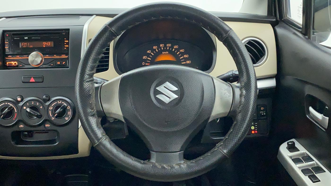2015 Maruti Wagon R 1.0 LXI CNG AVANCE LIMITED EDITION, CNG, Manual, 1,06,102 km, Steering Wheel Close Up