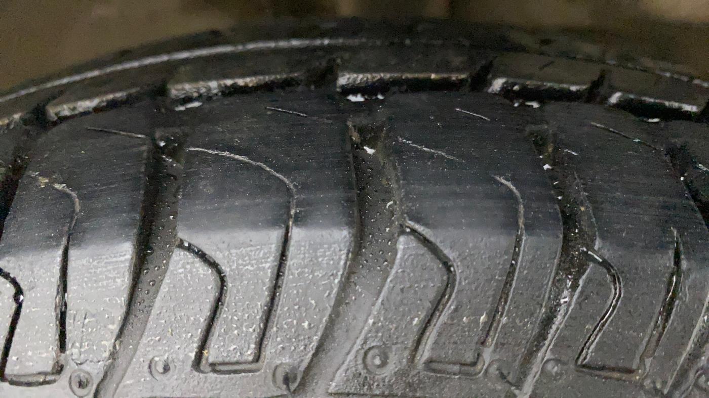 2015 Maruti Wagon R 1.0 LXI CNG AVANCE LIMITED EDITION, CNG, Manual, 1,06,102 km, Right Front Tyre Tread
