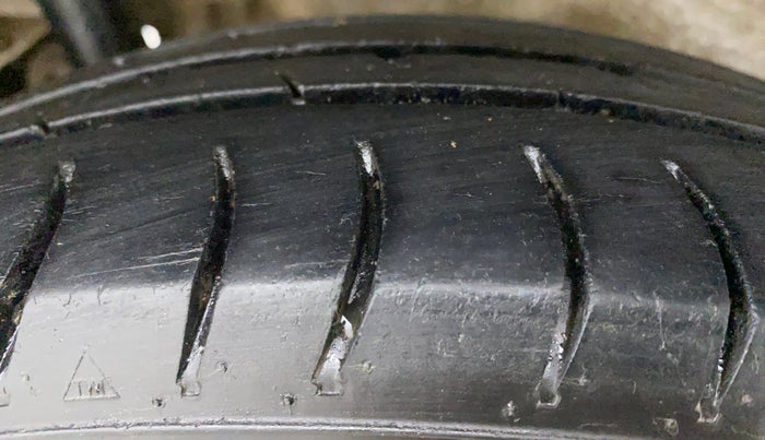 2015 Maruti Wagon R 1.0 LXI CNG AVANCE LIMITED EDITION, CNG, Manual, 1,06,102 km, Right Rear Tyre Tread