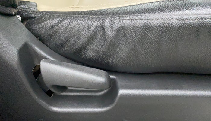 2015 Maruti Wagon R 1.0 LXI CNG AVANCE LIMITED EDITION, CNG, Manual, 1,06,102 km, Driver Side Adjustment Panel